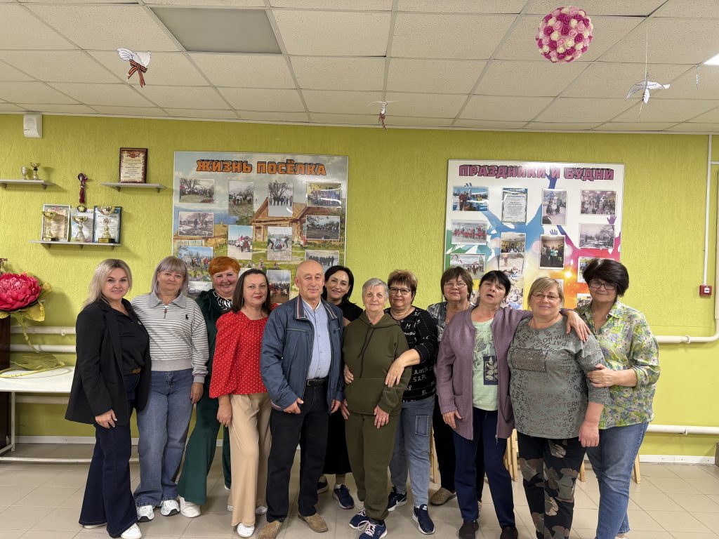 Чаепитие с застольными песнями, посвященное Дню Пожилых Людей.